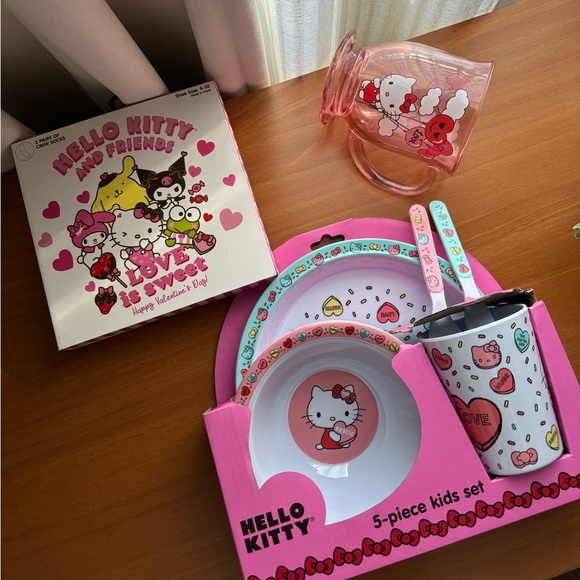 Hello Kitty 3 Piece Bundle - Picture 1 of 6